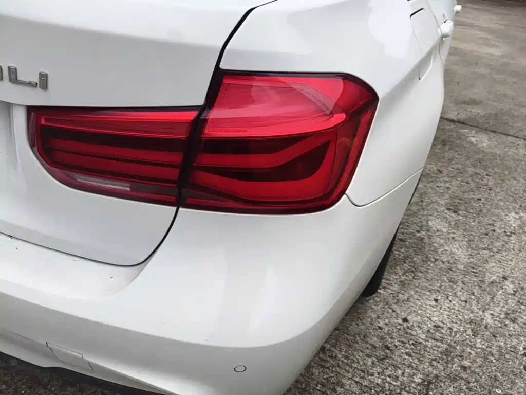 BMW 3 Series 2018 — фото 8