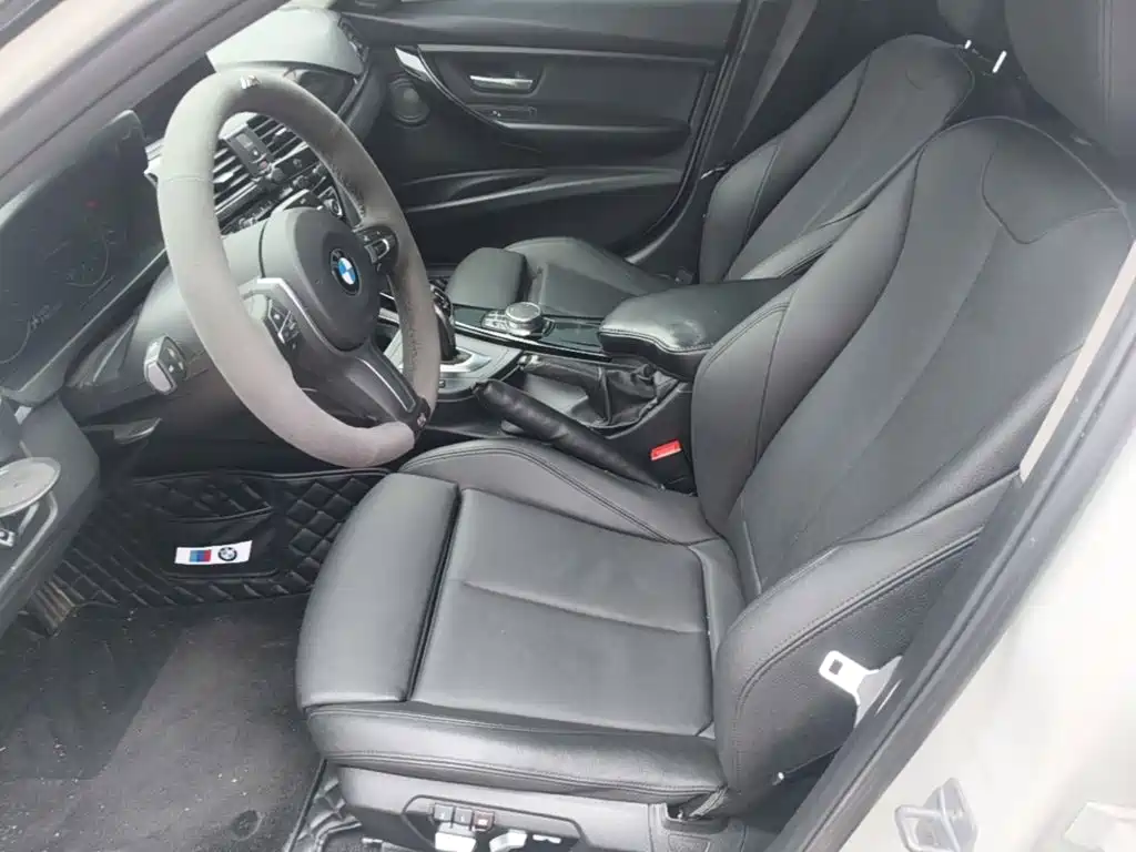 BMW 3 Series 2018 — фото 15