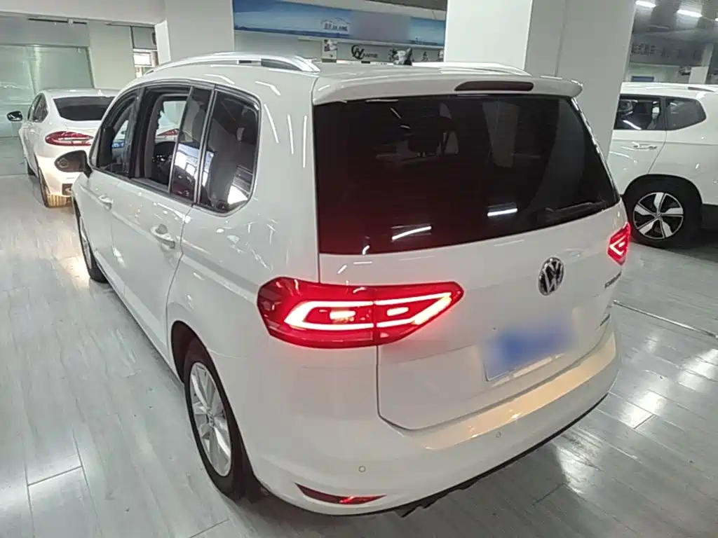 Volkswagen Touran 2018 — фото 5