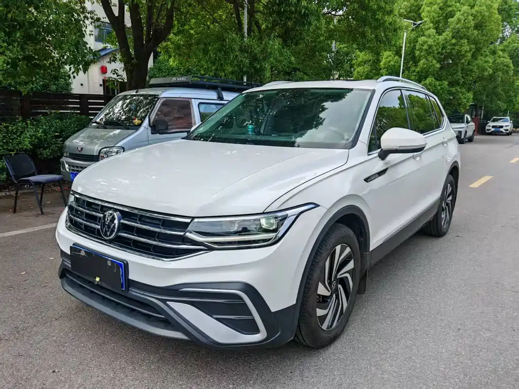 Volkswagen Tiguan L 2023 — фото 1