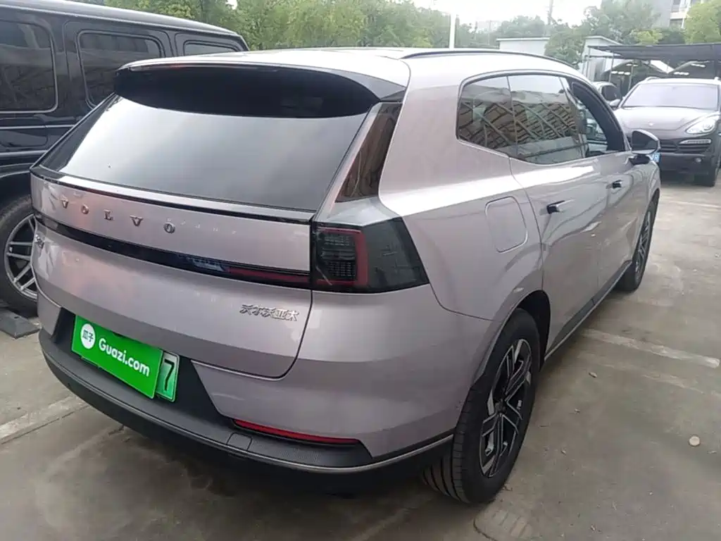 Volvo XC70 PHEV 2025