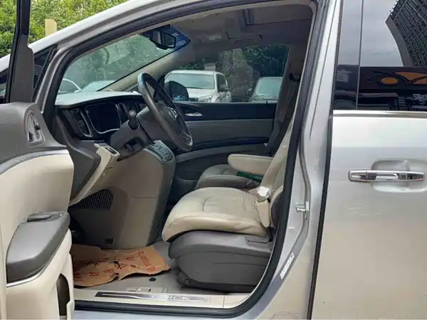 Buick GL8 2013