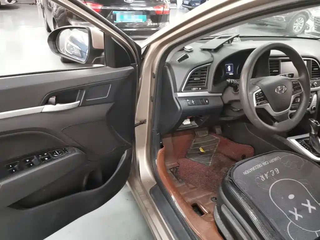 Hyundai Elantra 2016 — фото 16