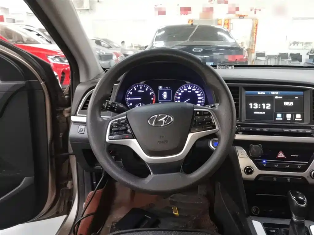 Hyundai Elantra 2016 — фото 11