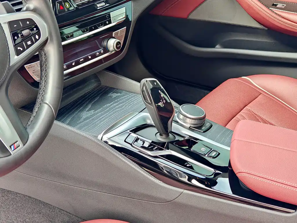 BMW 5 Series 2021 — фото 14