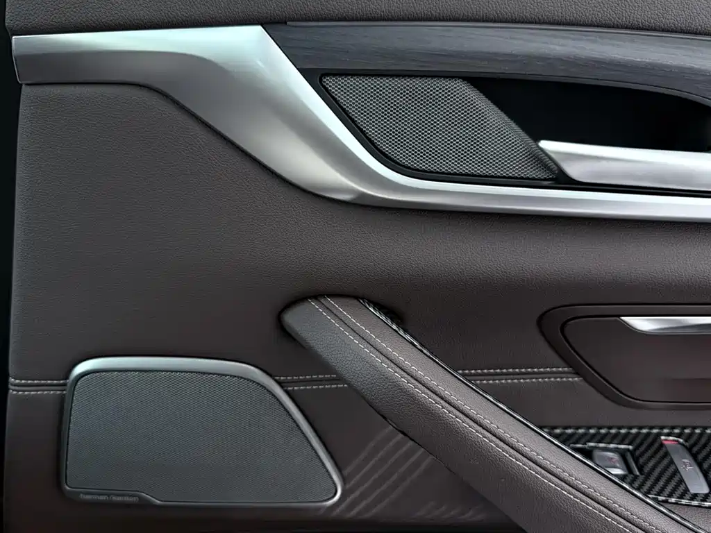 BMW 5 Series 2021 — фото 12