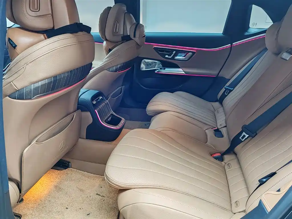 Mercedes-Benz E-Class 2025 — фото 13