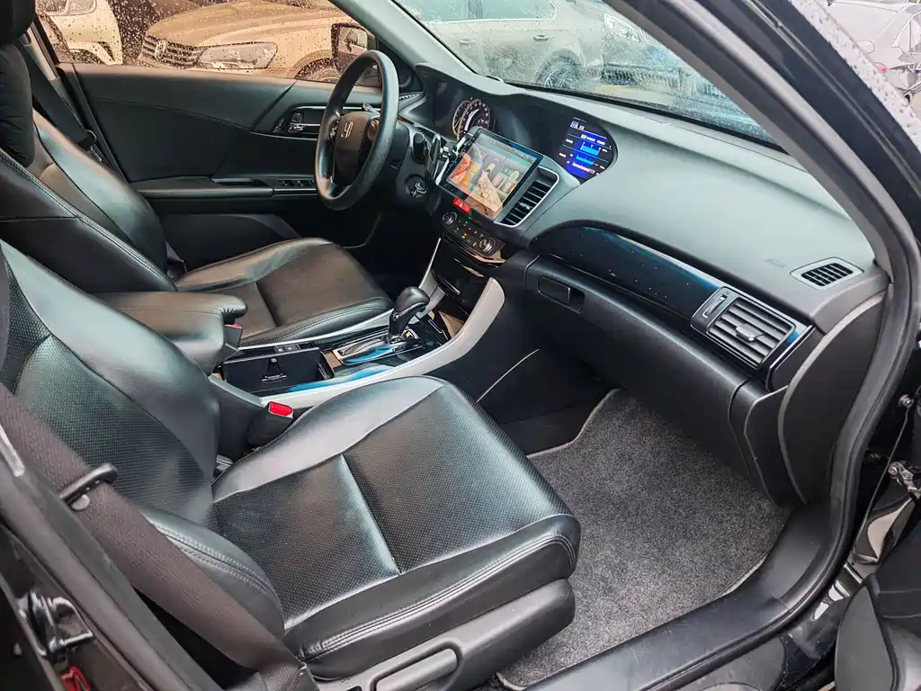 Honda Accord 2018 — фото 7
