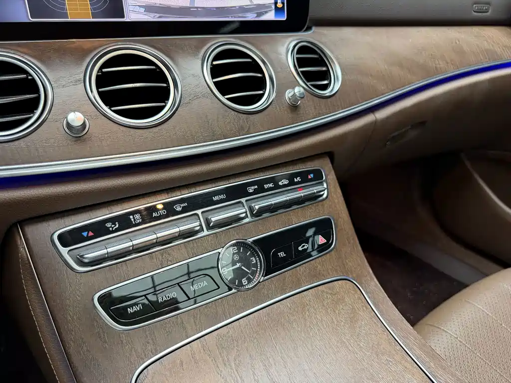 Mercedes-Benz E-Class 2018 — фото 12