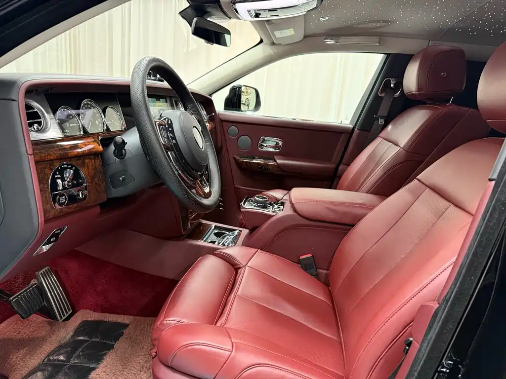 Rolls-Royce Phantom 2018 — фото 13
