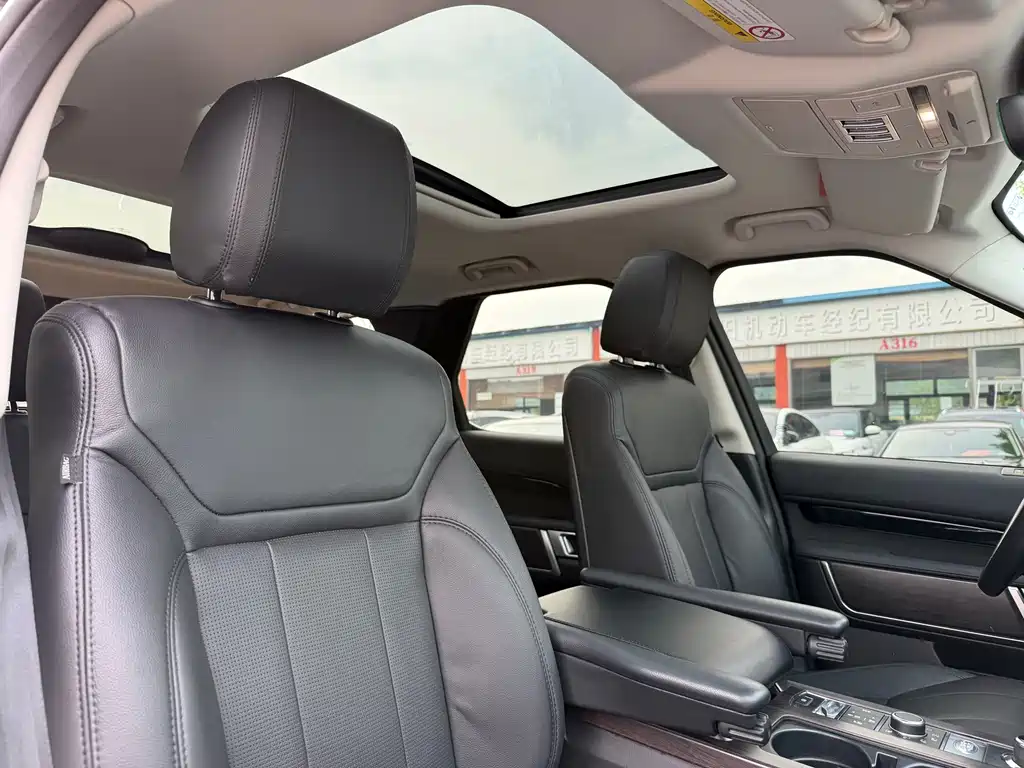 Land Rover Discovery 2019 — фото 11