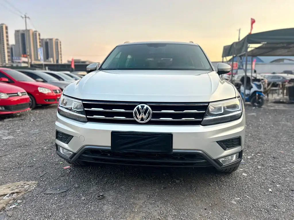 Volkswagen Tiguan L 2017 — фото 2