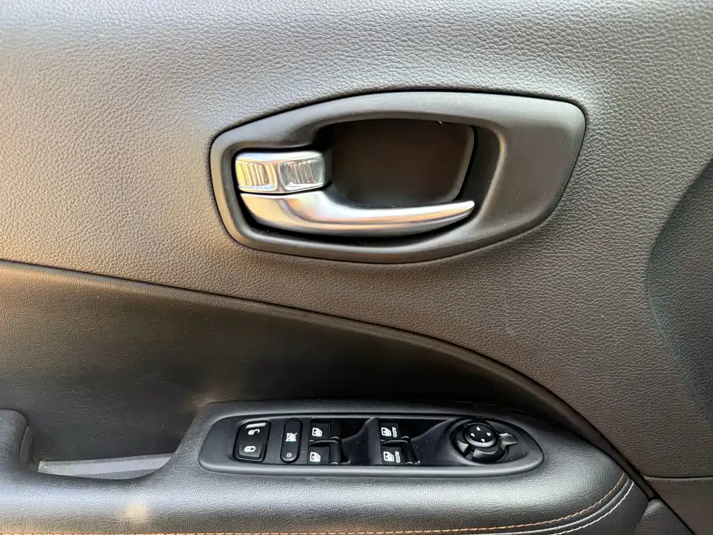 Jeep Compass 2018 — фото 17