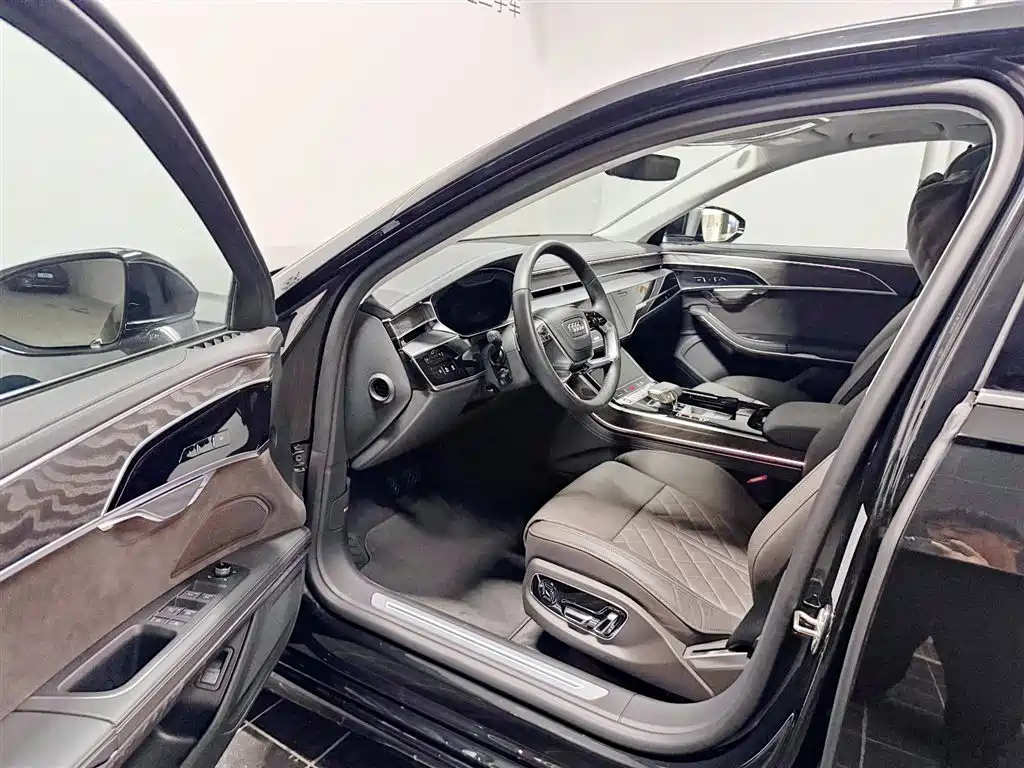 Audi A8 2025