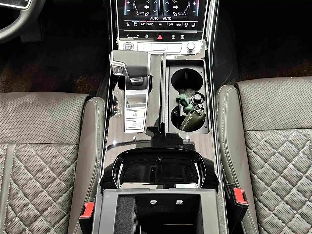 Audi A8 2025 — фото 25