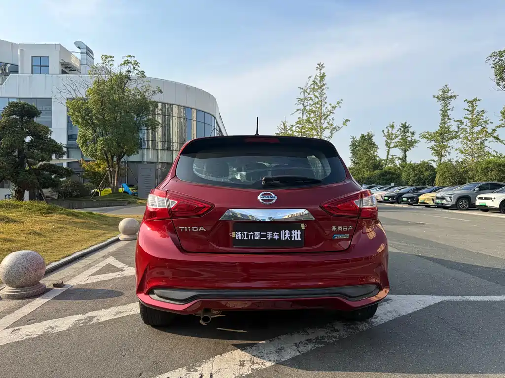 Nissan Tiida 2017 — фото 12