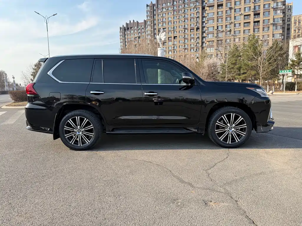 Lexus LX 2018 — фото 7