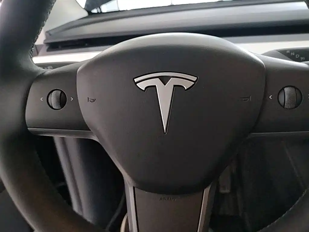 Tesla Model Y 2023 — фото 9