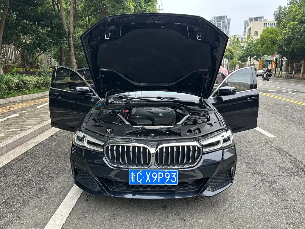 BMW 5 Series 2022 — фото 10