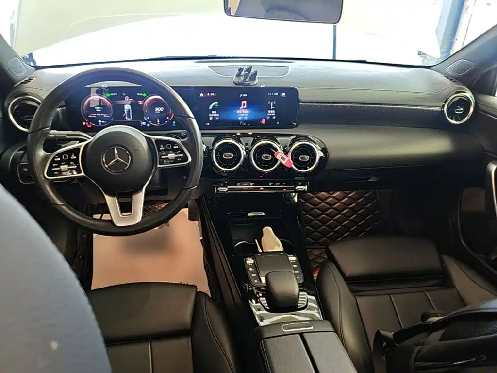 Mercedes-Benz A-Class 2021 — фото 10
