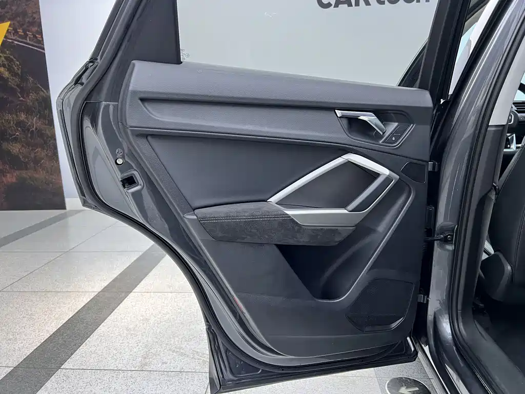Audi Q3 2022 — фото 2