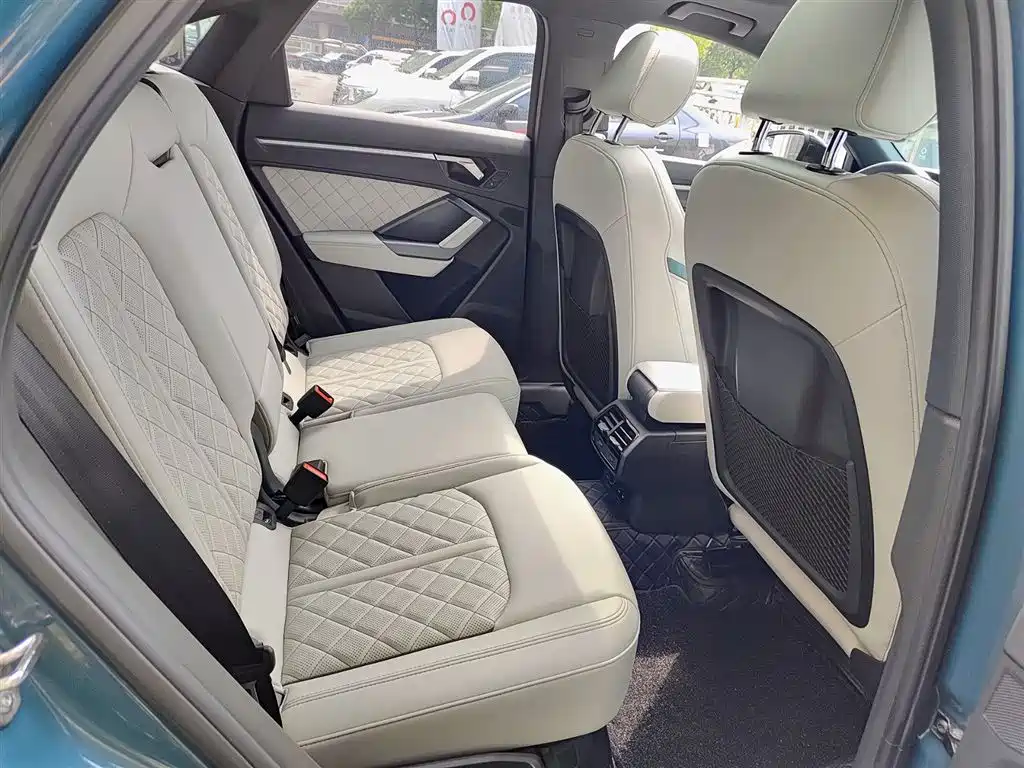 Audi Q3 Sportback 2023 — фото 11