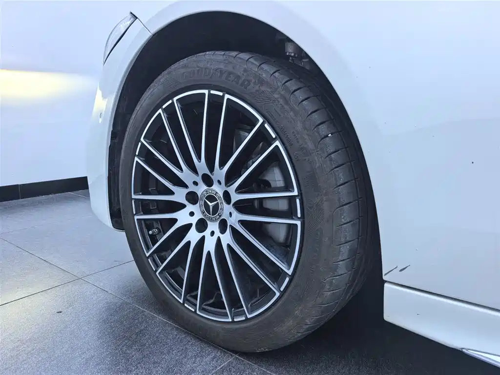 Mercedes-Benz C-Class 2025 — фото 12