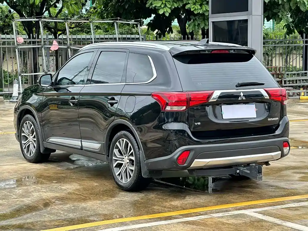 Mitsubishi Outlander 2018 — фото 9