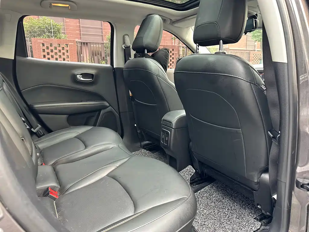 Jeep Compass 2019 — фото 13