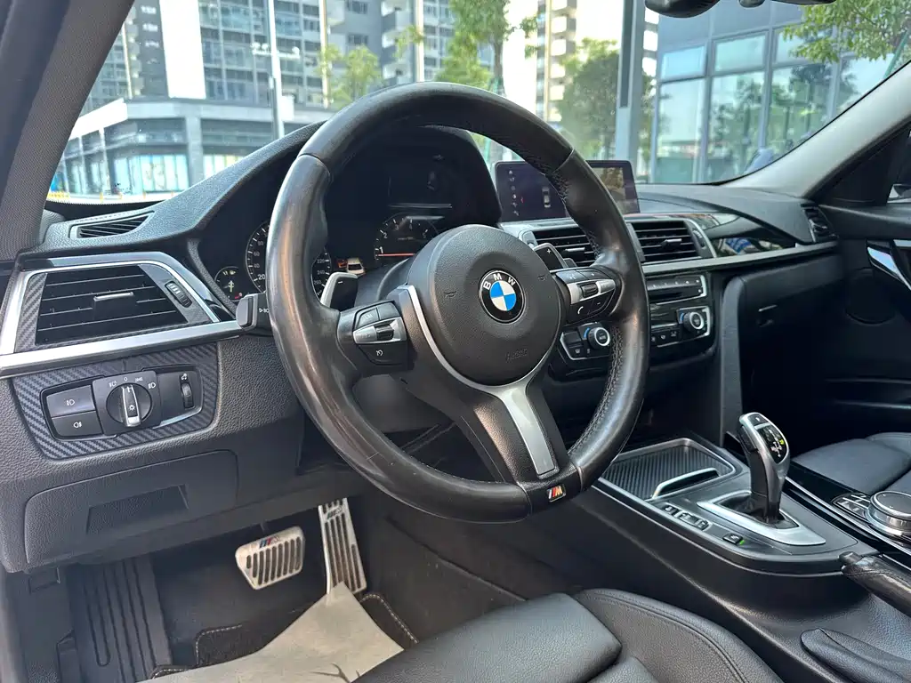 BMW 3 Series 2018 — фото 7