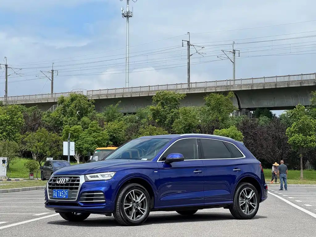Audi Q5L 2019 — фото 1