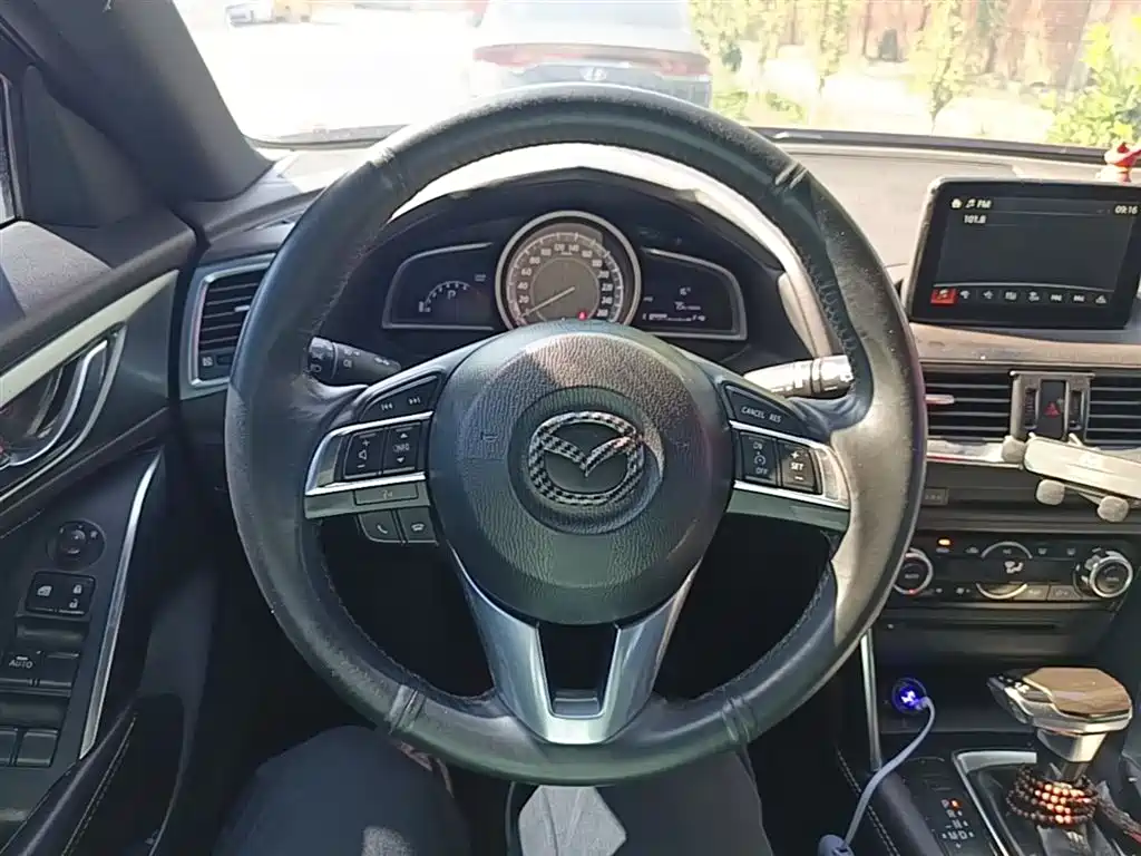 Mazda CX-4 2016 — фото 11