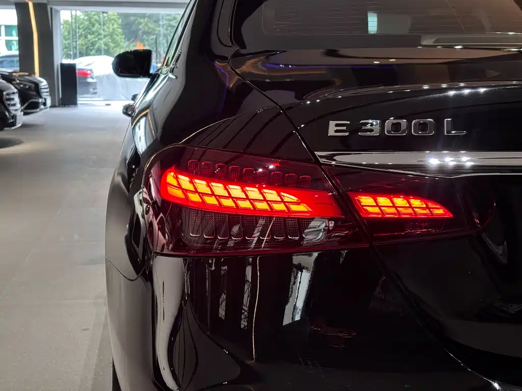 Mercedes-Benz E-Class 2022 — фото 24