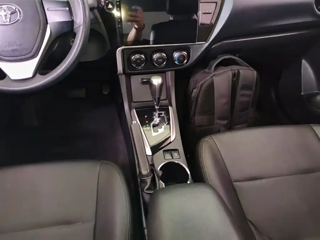 Toyota Corolla 2018 — фото 14