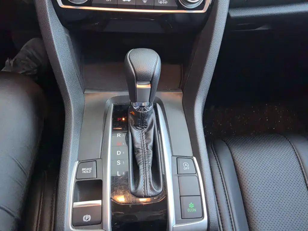Honda Civic 2018 — фото 10