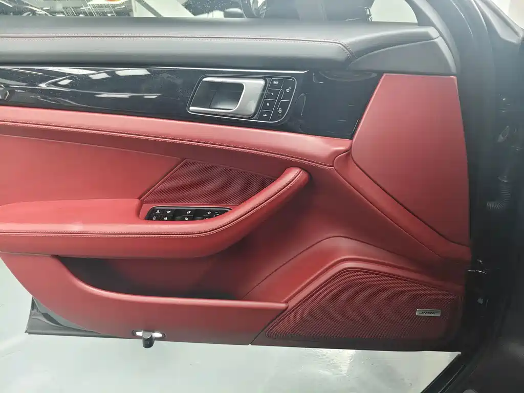 Porsche Panamera 2018 — фото 11