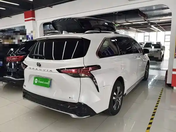 Toyota Granvia 2025