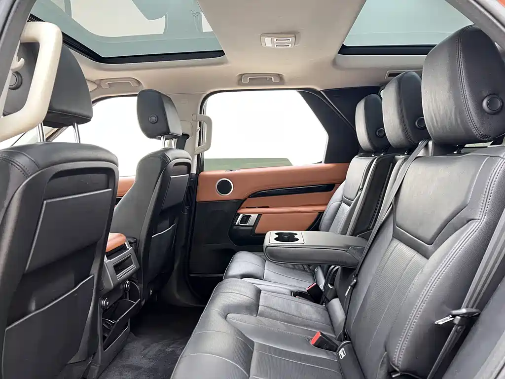 Land Rover Discovery 2018 — фото 18