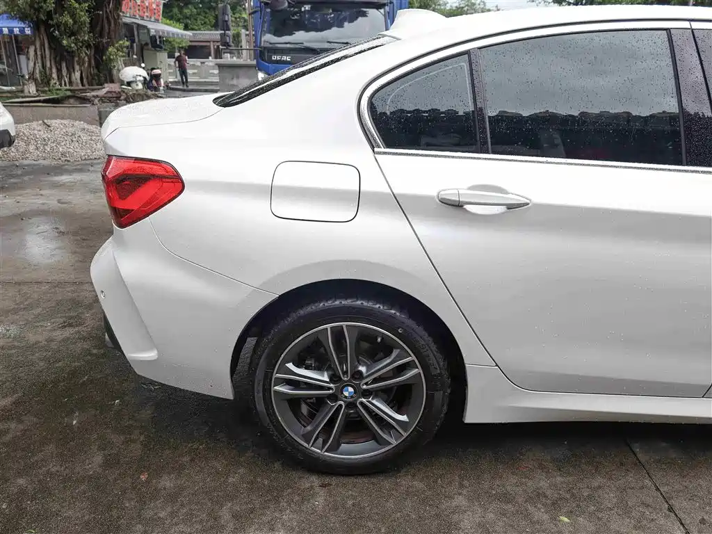 BMW 1 Series 2022 — фото 26