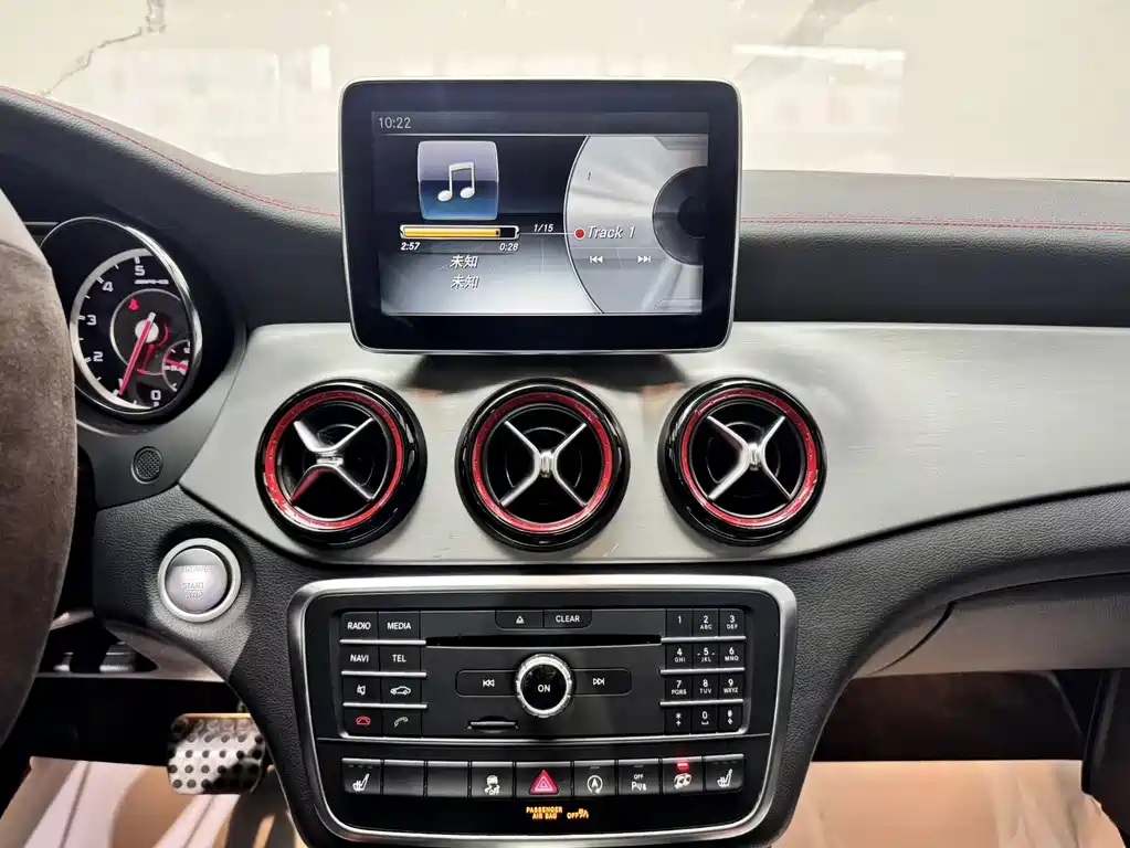Mercedes-Benz GLA AMG 2016 — фото 10