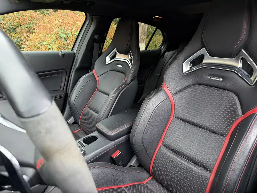 Mercedes-Benz GLA AMG 2018 — фото 10