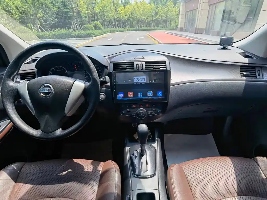 Nissan Tiida 2015 — фото 14