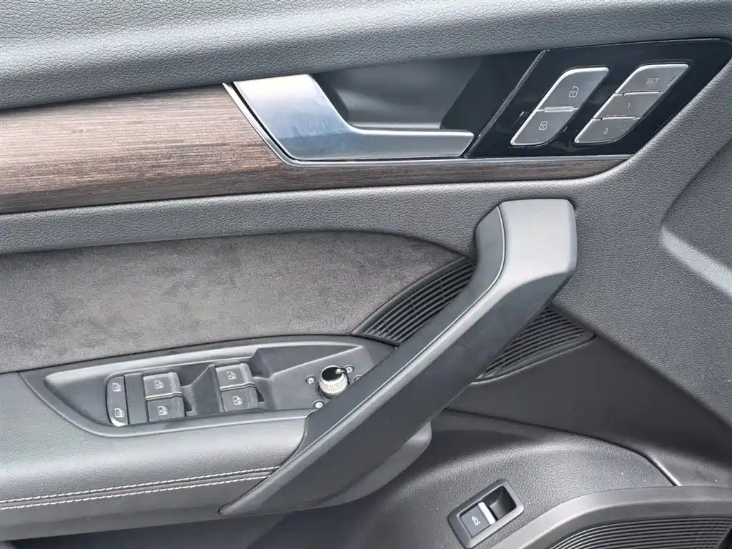 Audi Q5L 2025 — фото 17