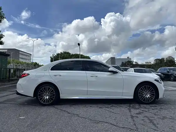 Mercedes-Benz C-Class 2024