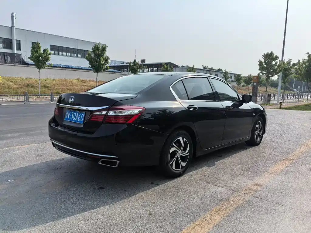 Honda Accord 2018 — фото 9