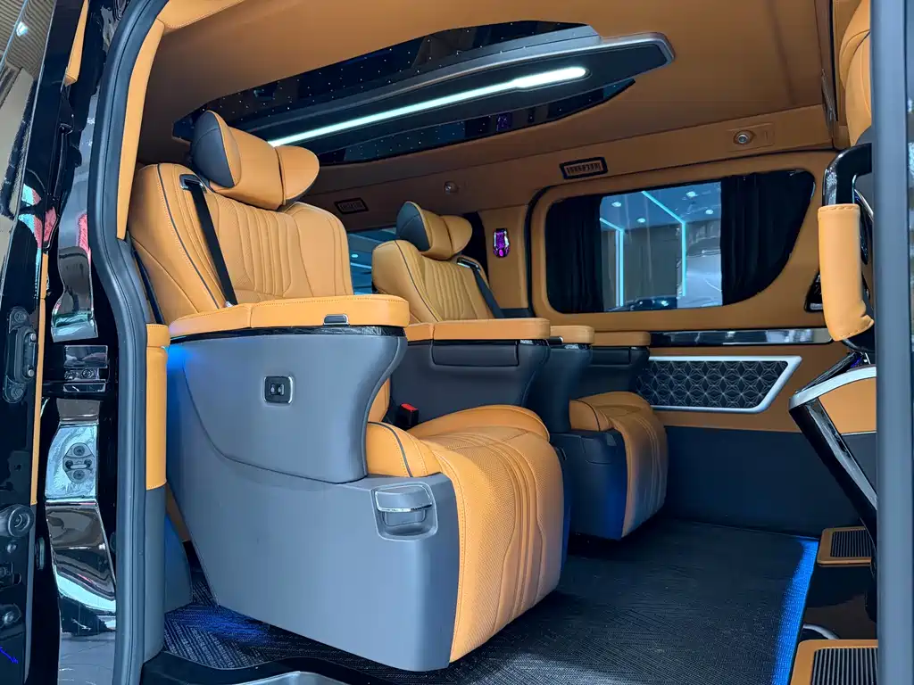 Toyota Hiace 2024 — фото 7