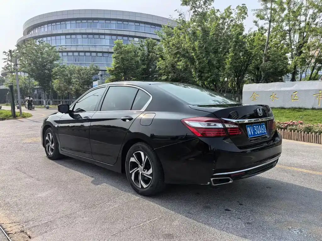 Honda Accord 2018 — фото 7