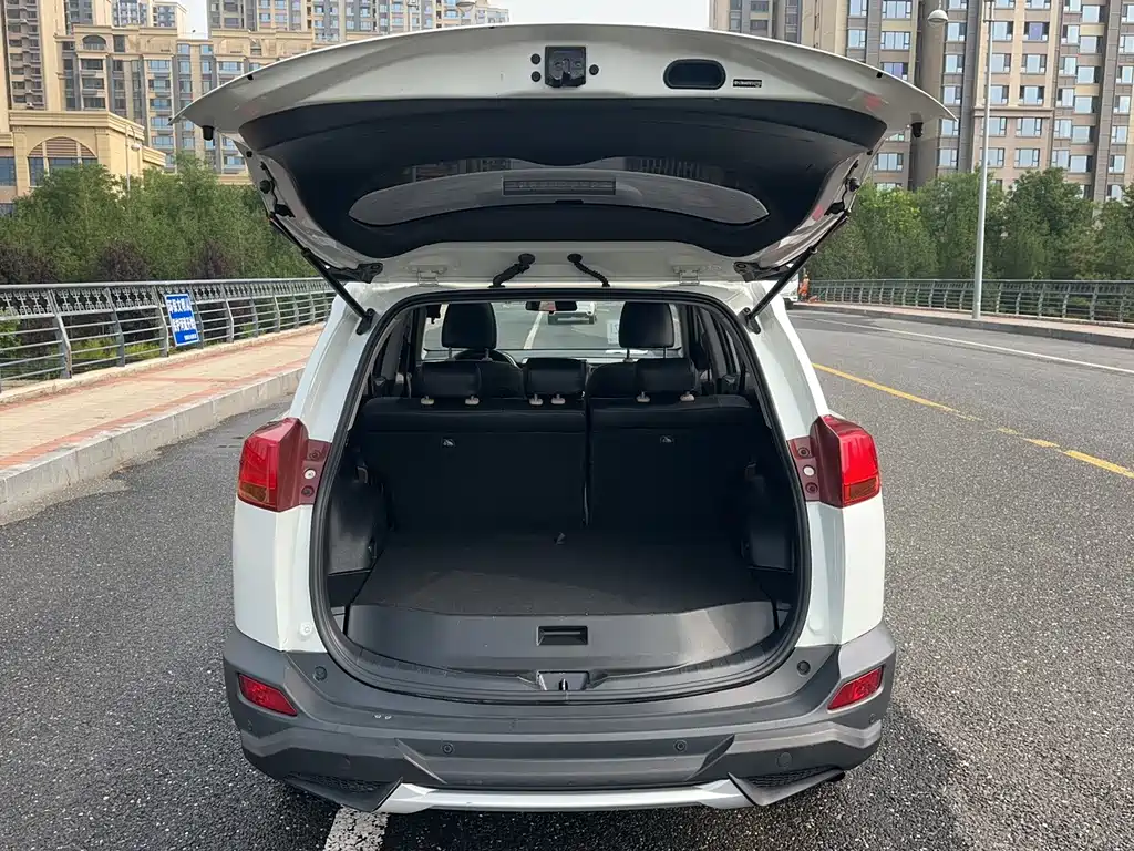 Toyota RAV4 2016 — фото 20