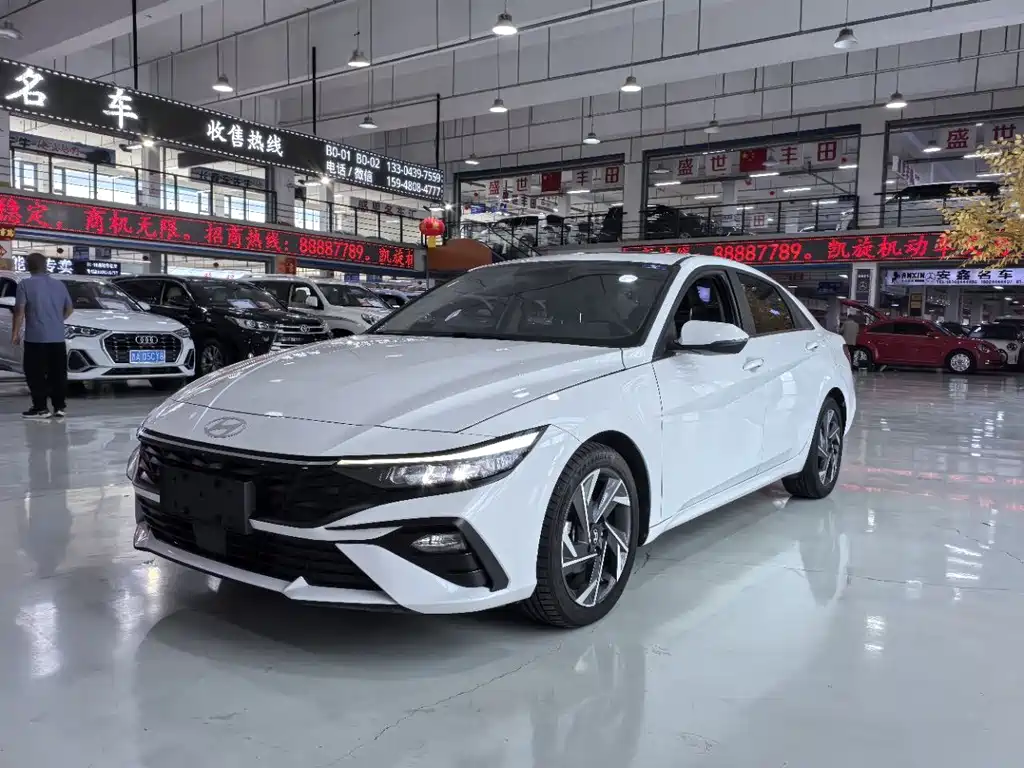 Hyundai Elantra 2023