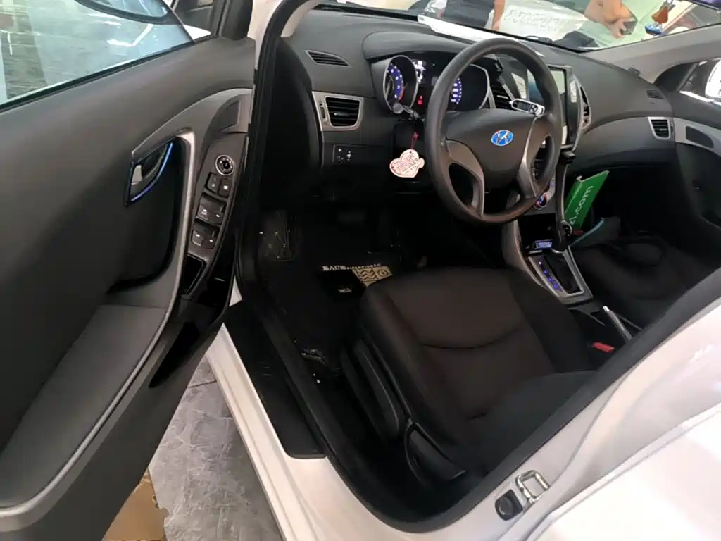 Hyundai Elantra Langdong 2018 — фото 16